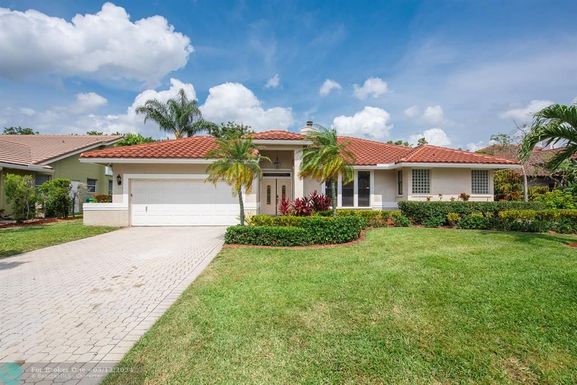 4393 67th Ave, Coral Springs, FL 33067