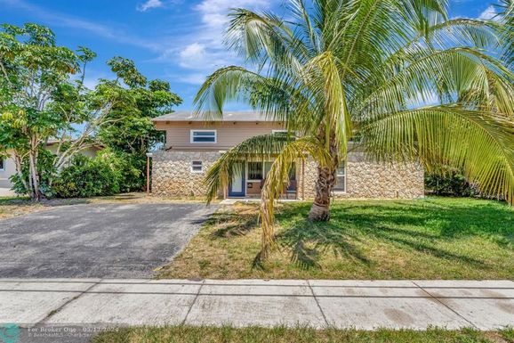4441 NW 37th, Lauderdale Lakes, FL 33319