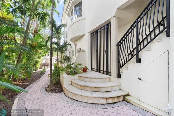 70 Isle Of Venice Dr, Fort Lauderdale, FL 33301