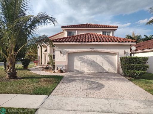 7569 Parkside Ln, Pompano Beach, FL 33063