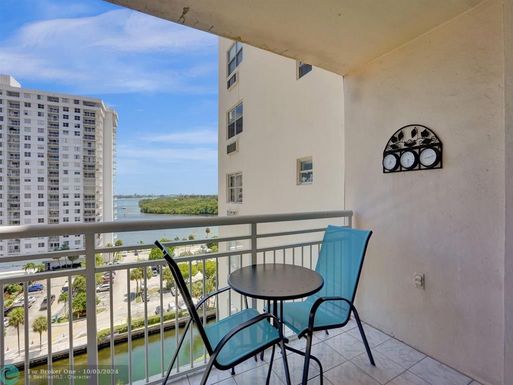 400 Kings Point, Sunny Isles Beach, FL 33160