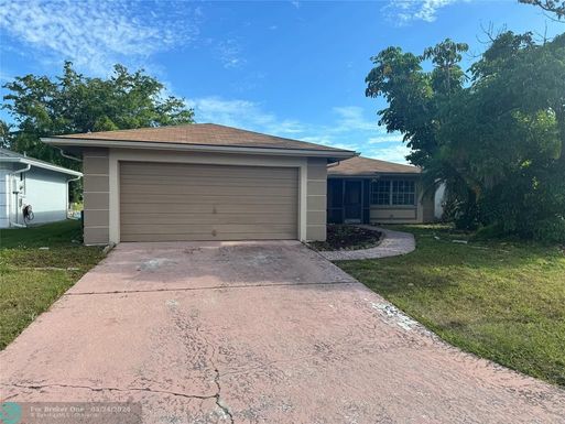 9761 Deerfoot Dr, Fort Myers, FL 33919
