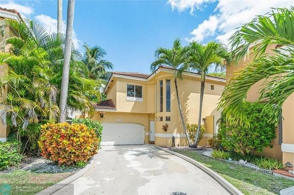 11407 Lakeview Dr, Coral Springs, FL 33071