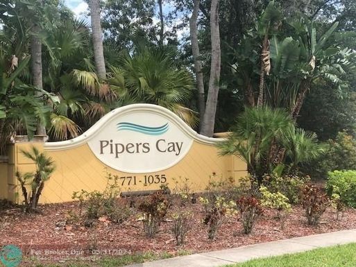 1018 Pipers Cay Dr, West Palm Beach, FL 33415