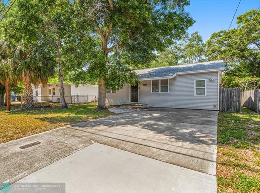 502 6th Avenue NW, Other City - In The State Of Florida, FL 33770