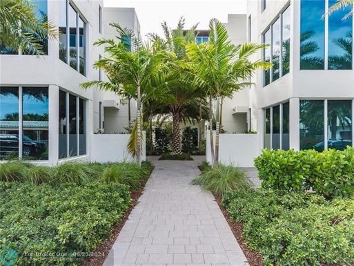 240 Shore Ct, Lauderdale By The Sea, FL 33308