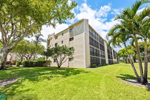 7267 Huntington Ln, Delray Beach, FL 33446