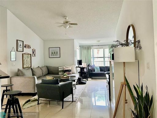 3320 Pinewalk Dr, Pompano Beach, FL 33063