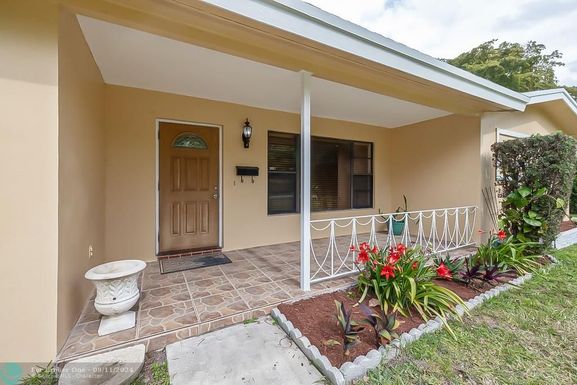 890 65th Ave, Plantation, FL 33317