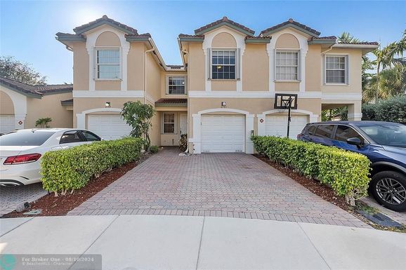 4785 117th Ave, Coral Springs, FL 33076