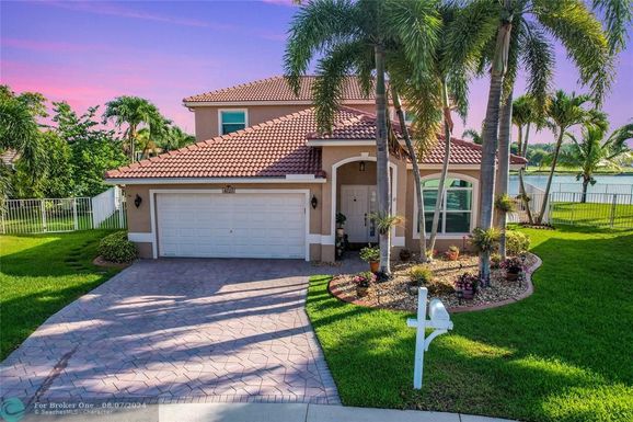 4727 Saint Simon Dr, Coconut Creek, FL 33073