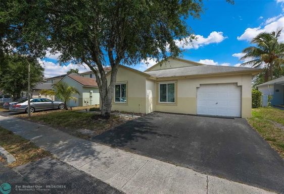 20764 1st St, Pembroke Pines, FL 33029