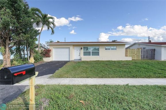 9165 26th St, Sunrise, FL 33322