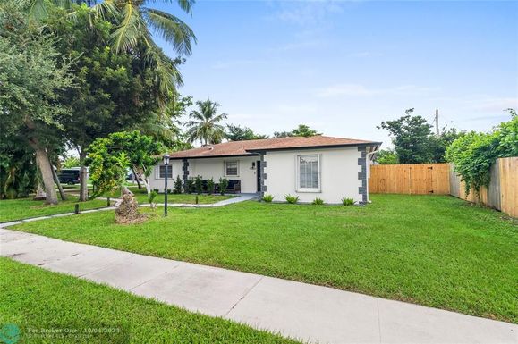 1670 8th Ave, Deerfield Beach, FL 33441