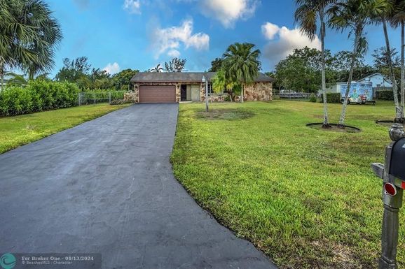 4977 111th Terrace, Davie, FL 33328