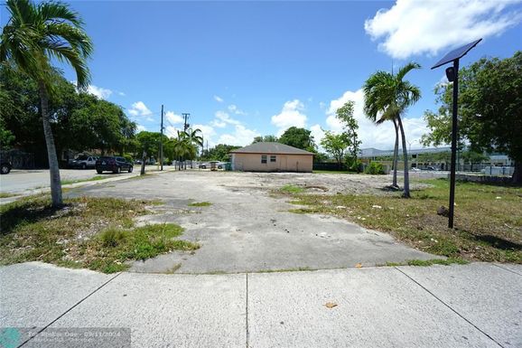 9400 17th Ave, Miami, FL 33147