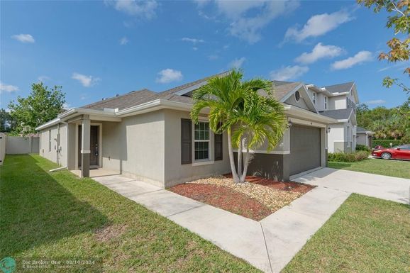 5160 Pine Trail Cir, Port St Lucie, FL 34983