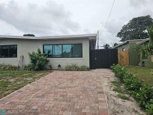 1330 41st Dr, Pompano Beach, FL 33064