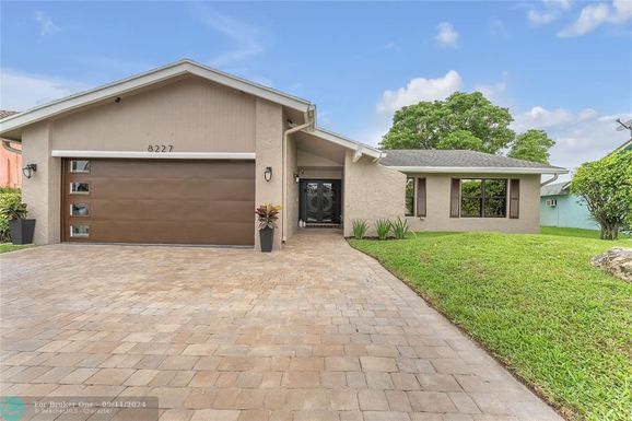 8227 Cassia Ter, Tamarac, FL 33321