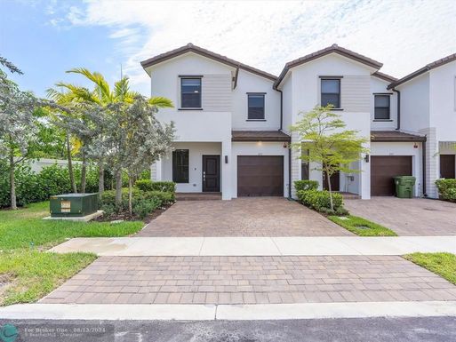 203 159th Ter, Pembroke Pines, FL 33027