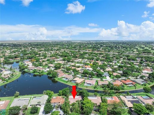 10899 17th Pl, Coral Springs, FL 33071