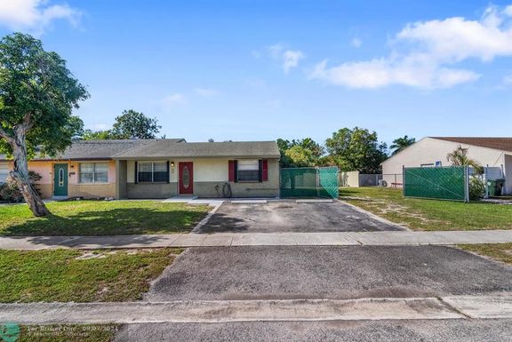 4619 Gladiator Circle, Greenacres, FL 33463