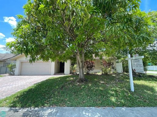 7390 37th St, Lauderhill, FL 33319