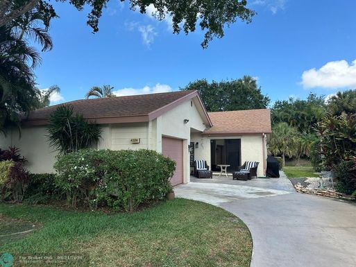 4326 Acacia Cir, Coconut Creek, FL 33066