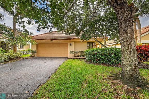 9374 18th Dr, Plantation, FL 33322