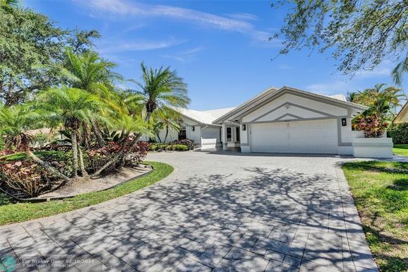 8848 54th St, Coral Springs, FL 33067