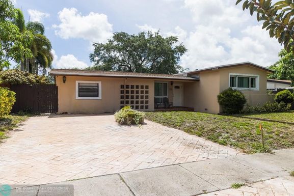 948 49th Ter, Plantation, FL 33317