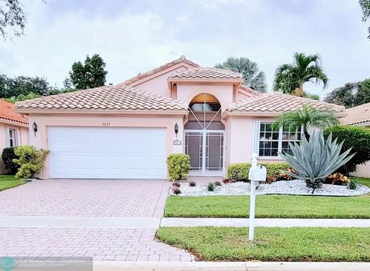 5233 Glenville Dr, Boynton Beach, FL 33437