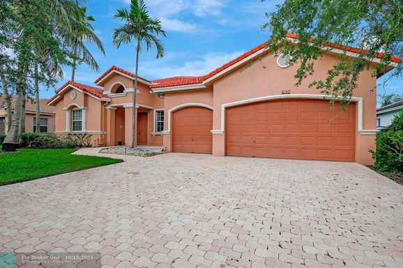 697 159th Way, Pembroke Pines, FL 33027