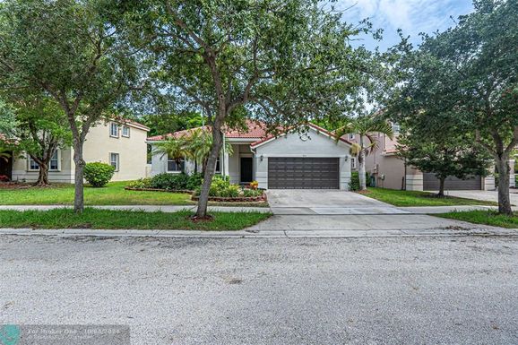 970 Tulip Cir, Weston, FL 33327