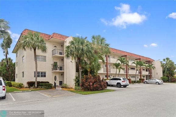 8970 Hollybrook Blvd, Pembroke Pines, FL 33025