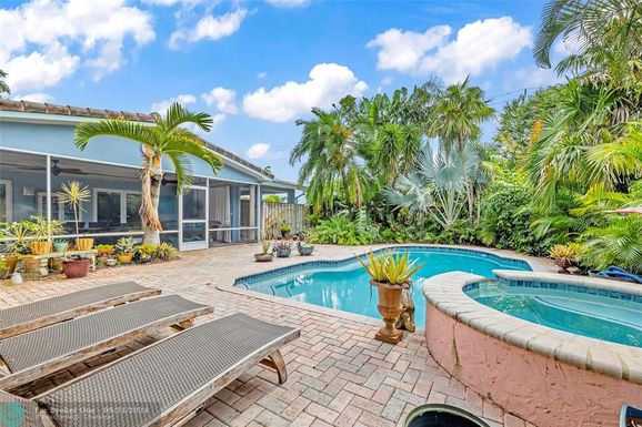 2400 5th Ave, Wilton Manors, FL 33305