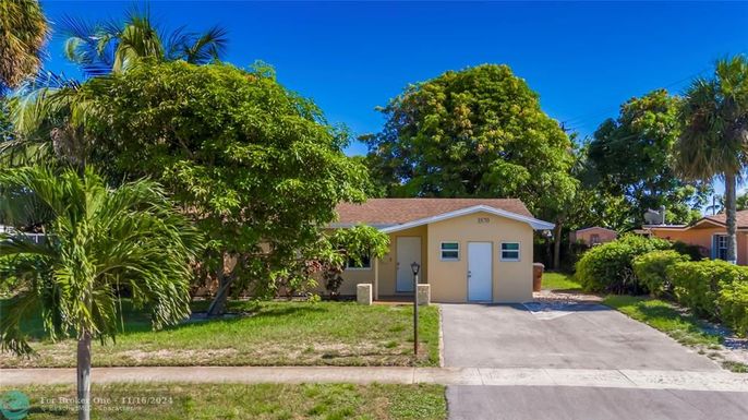 3570 29th St, Lauderdale Lakes, FL 33311