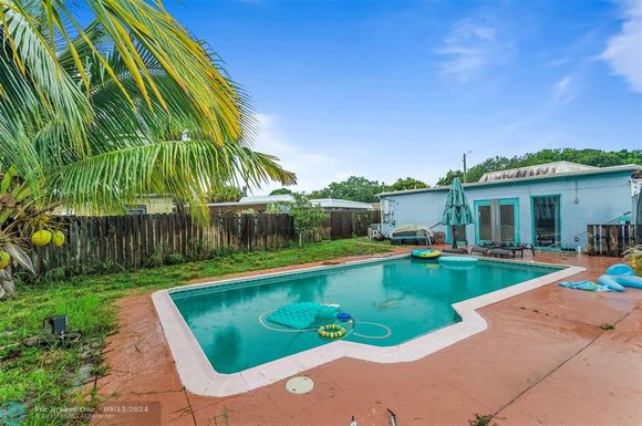 1408 10th St, Fort Pierce , FL 34950