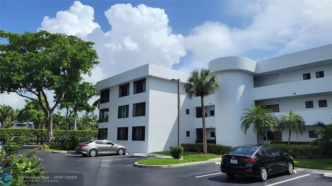 1460 Sheridan St, Hollywood, FL 33020