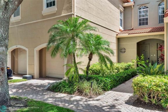 4861 Bonsai Cir, Palm Beach Gardens, FL 33418