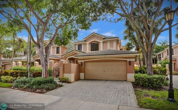 2678 Center Court Dr, Weston, FL 33332