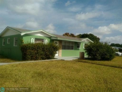 2951 208th Ter, Miami Gardens, FL 33056