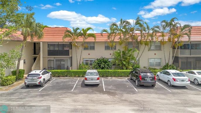 1050 13th St, Boca Raton, FL 33486