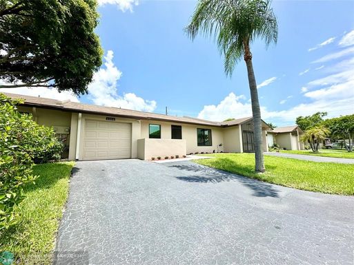 5356 Viburnum Cir, Delray Beach, FL 33484