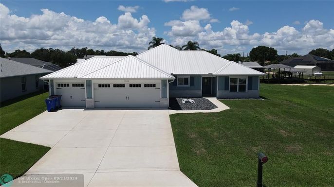 3111 Country Lake Dr, Sebring, FL 33876