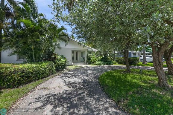 839 Northlake Dr, Hollywood, FL 33019