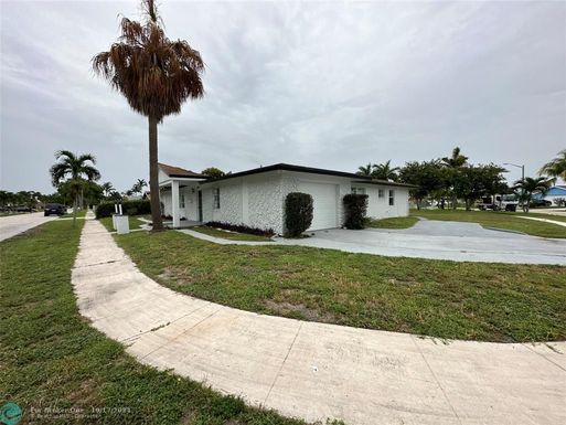 500 Clear Lake Ave, West Palm Beach, FL 33401