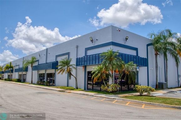 4747 Nob Hill Rd, Fort Lauderdale, FL 33351