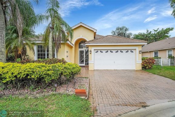 12132 Glenmore Dr, Coral Springs, FL 33071