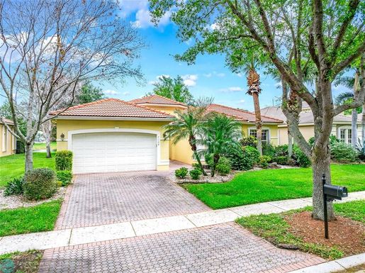 7104 Corning Cir, Boynton Beach, FL 33437